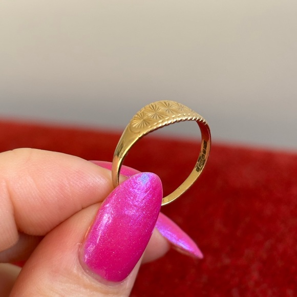 9ct Celestial Vintage Gold Ring - Picture 2 of 4